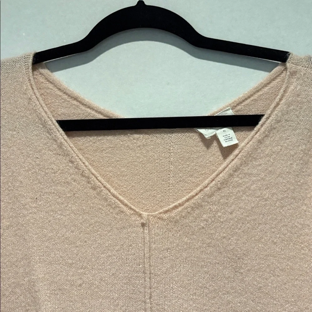Caslon - Women's High/Low V-Neck Sweater.  Size XL. Light pink